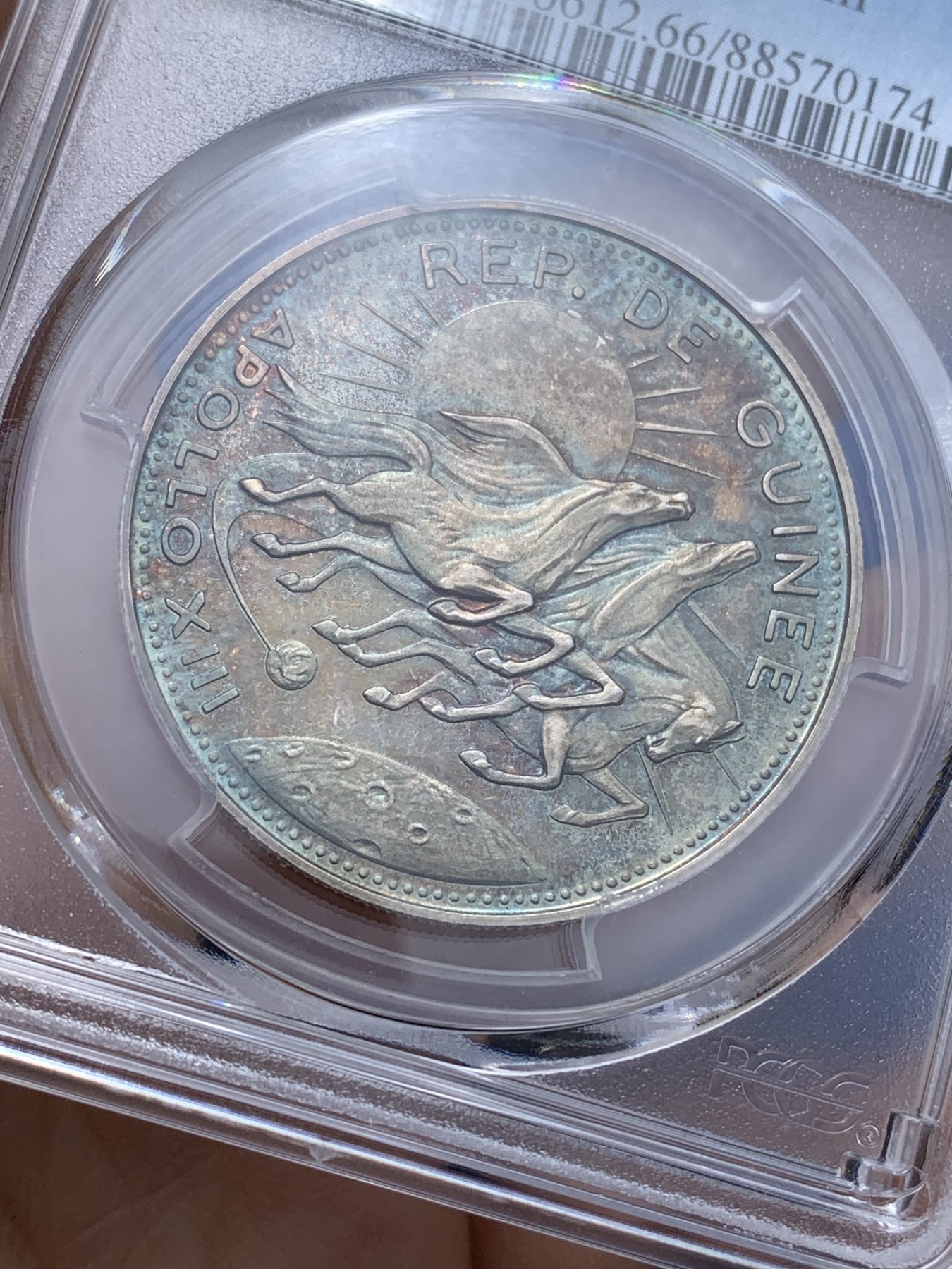 《竞宝斋》第221场-周日，周一 2场 (全场包邮) PCGS金盾 PR66DCAM 几内亚1970年阿波罗13号纪念250法郎精制银币，彩色包浆，很漂亮