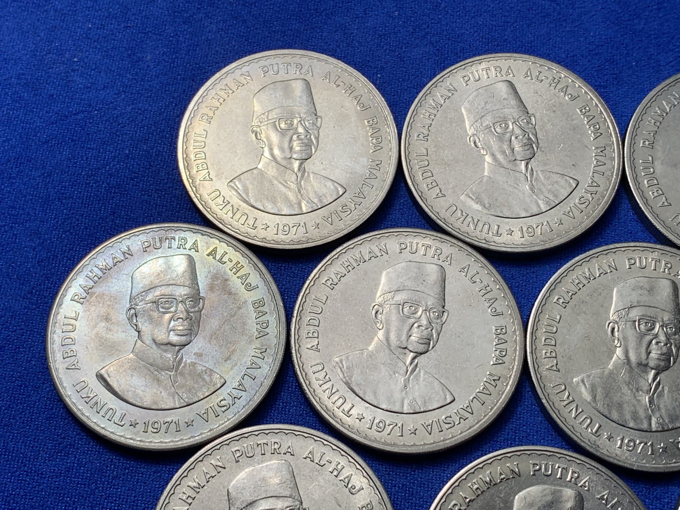 《竞宝斋》第221场-周日，周一 2场 (全场包邮) 马来西亚5吉林特纪念币10枚，单枚37mm直径大镍币，重28.8克。