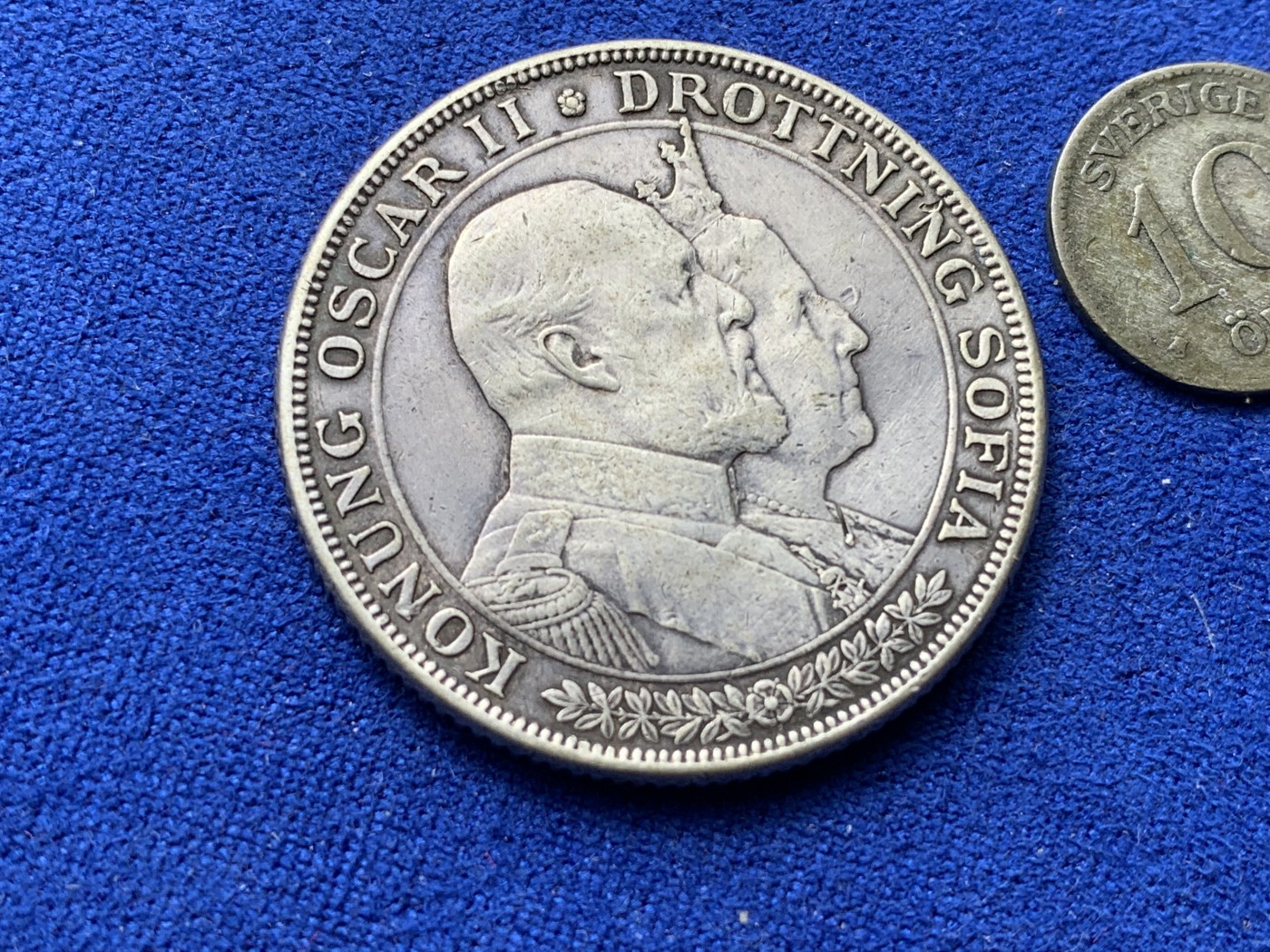 《竞宝斋》第221场-周日，周一 2场 (全场包邮) 两枚一组 瑞典1907年奥斯卡二世与索菲亚王后金婚2克朗银币+1931年10欧尔银币