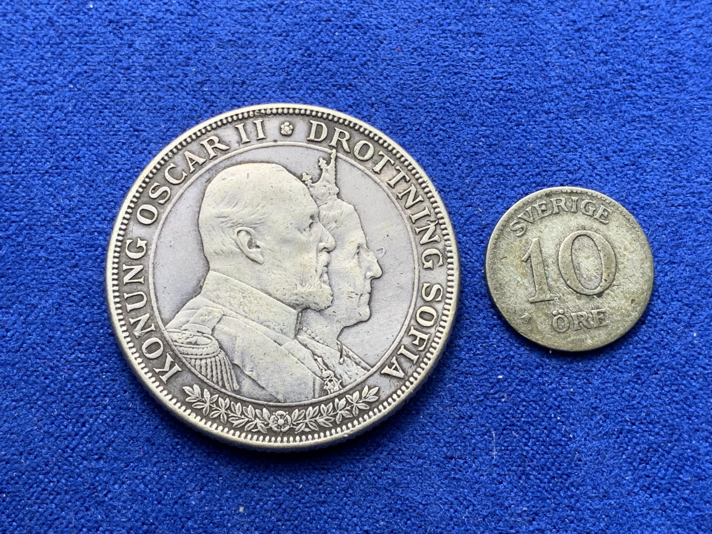 《竞宝斋》第221场-周日，周一 2场 (全场包邮) 两枚一组 瑞典1907年奥斯卡二世与索菲亚王后金婚2克朗银币+1931年10欧尔银币
