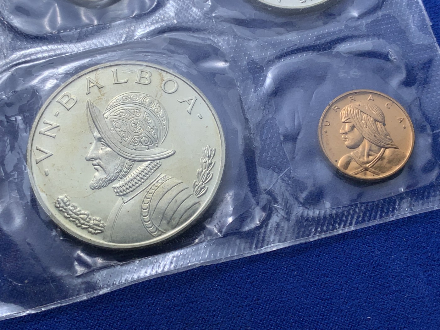 《竞宝斋》第221场-周日，周一 2场 (全场包邮) 巴拿马1968年精制套币PROOF。含2枚银币，其中1巴伯亚克朗型，27克、90银。