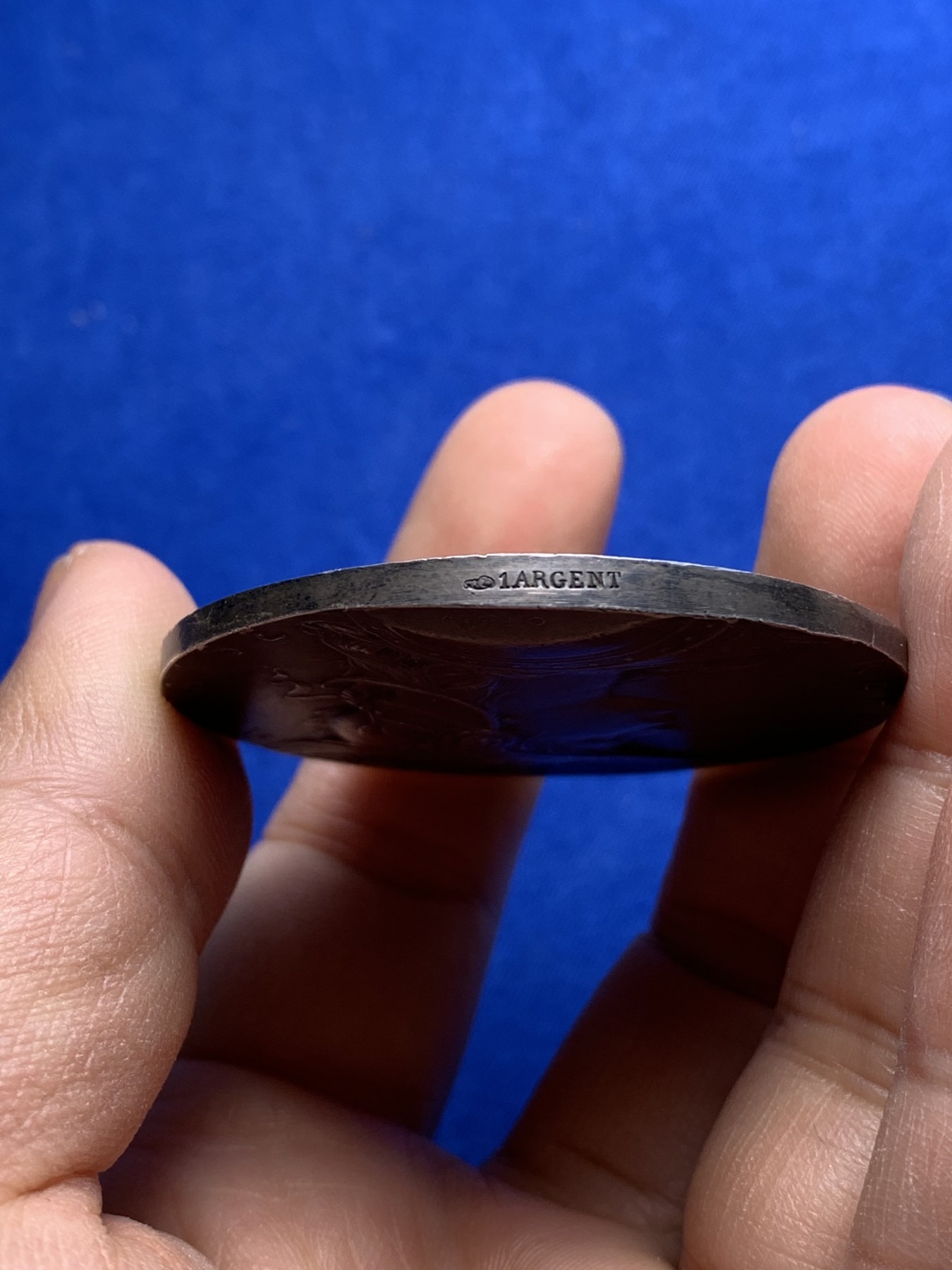 《竞宝斋》第221场-周日，周一 2场 (全场包邮) Roty戎装玛利亚内政部银章，原版原盒，大规格，直径49.6mm   重量59.7g  丰饶角银标 品相不错