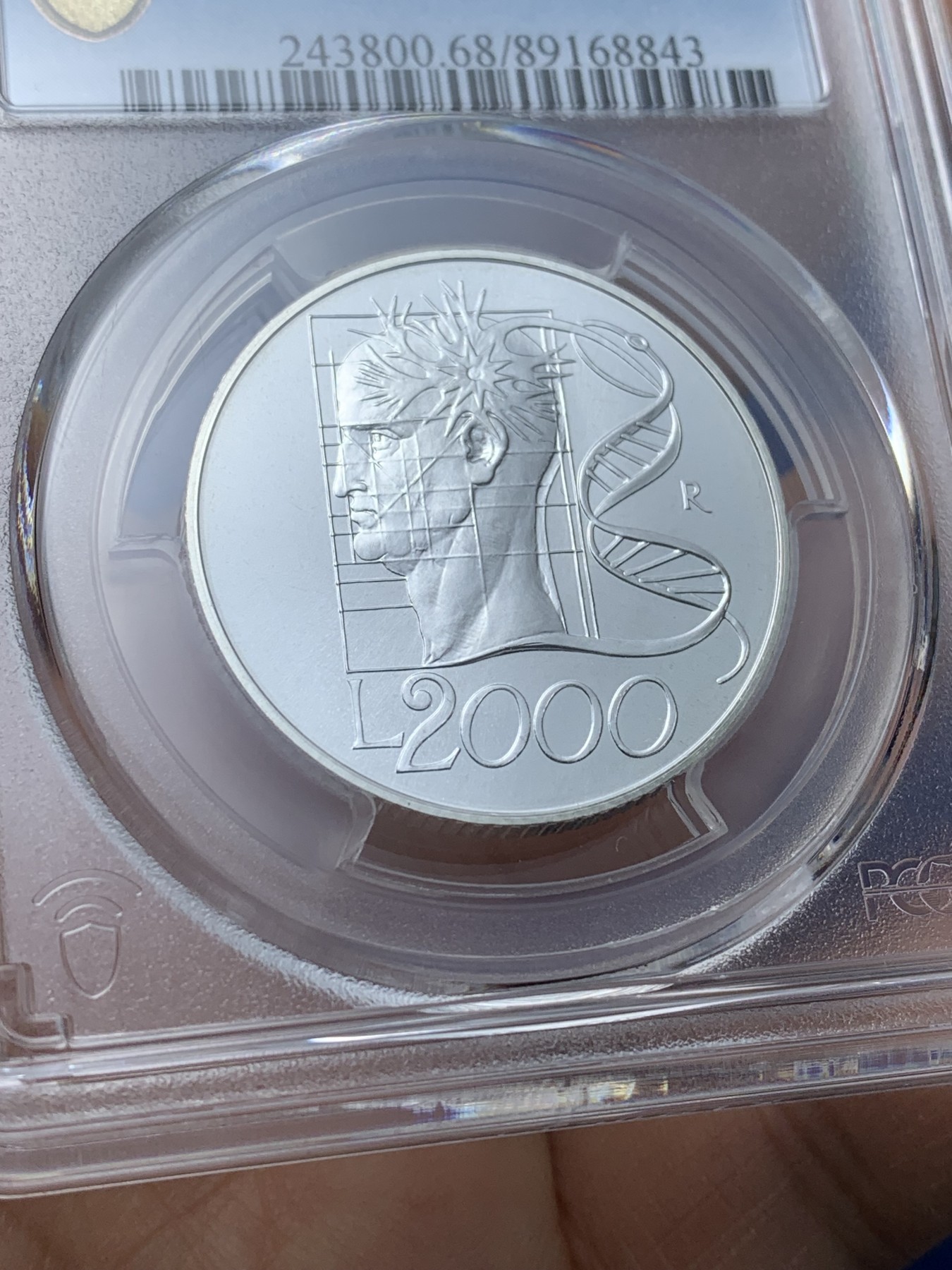 《竞宝斋》第221场-周日，周一 2场 (全场包邮) PCGS-MS68 意大利1998年基因与大脑2000里拉银币