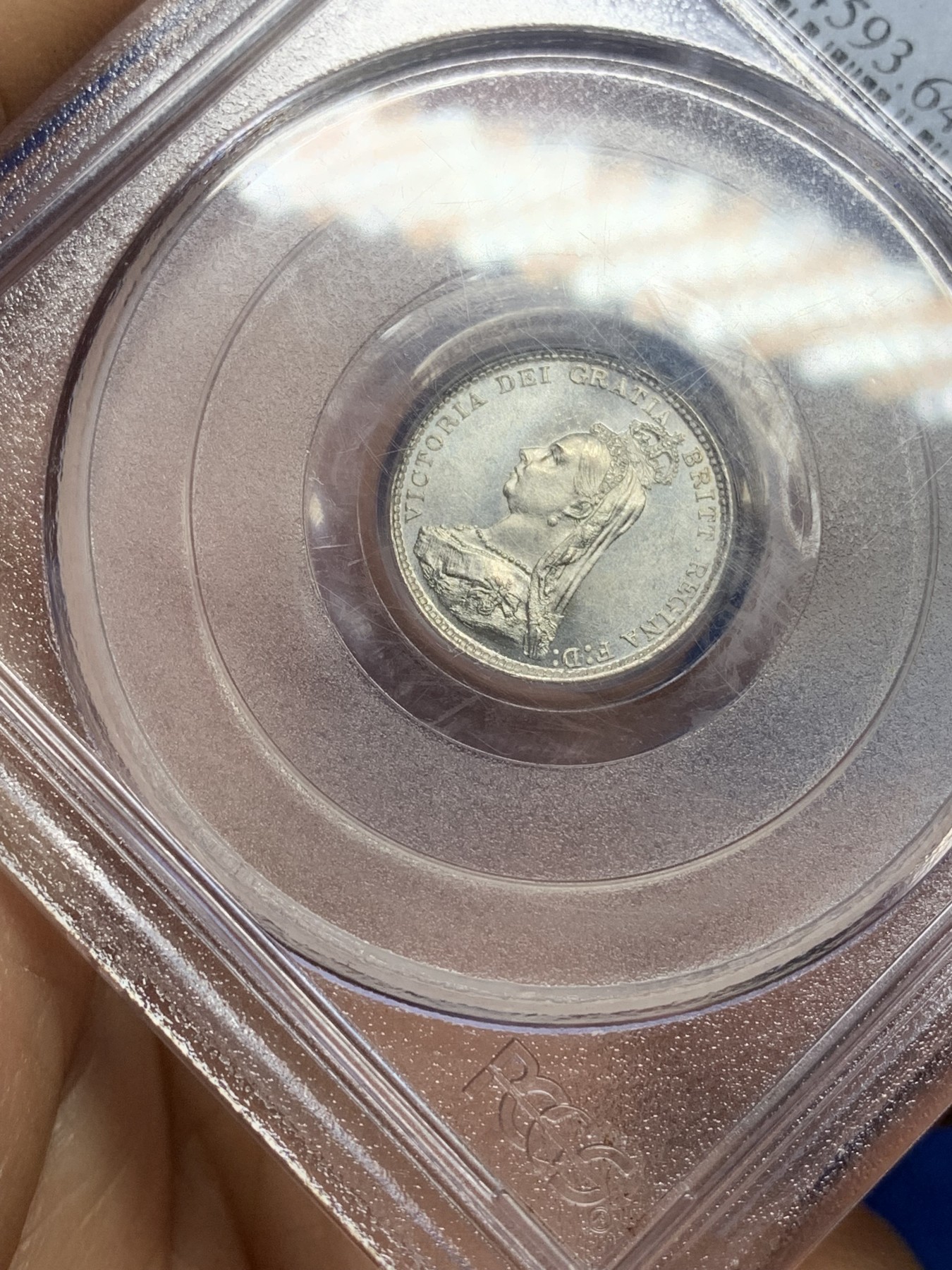 《竞宝斋》第221场-周日，周一 2场 (全场包邮) PCGS-MS64 英国1887年维多利亚高冠3便士银币  正面类镜面，头像虽小，发丝分明，项链上的珍珠颗颗圆润