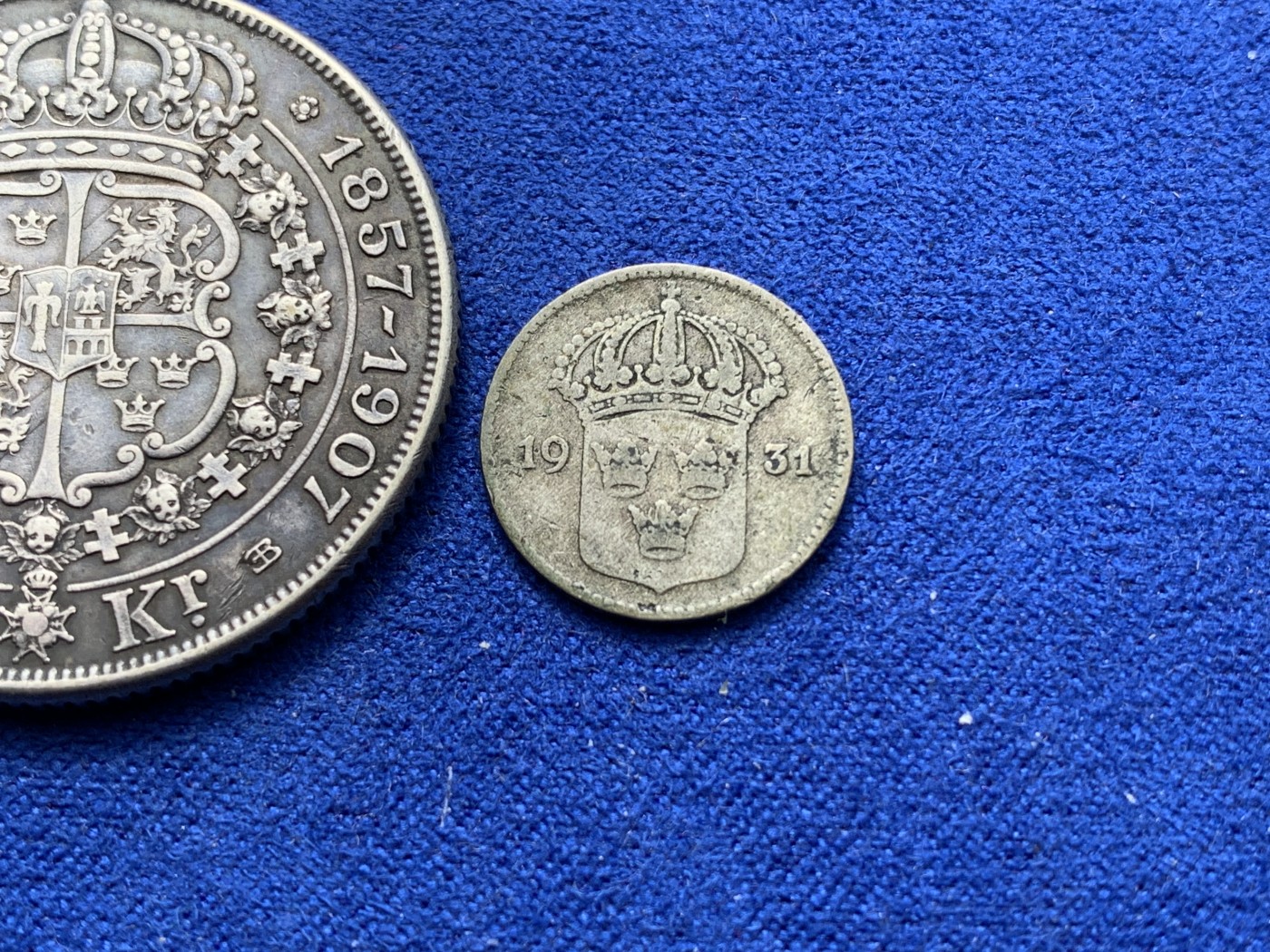 《竞宝斋》第221场-周日，周一 2场 (全场包邮) 两枚一组 瑞典1907年奥斯卡二世与索菲亚王后金婚2克朗银币+1931年10欧尔银币