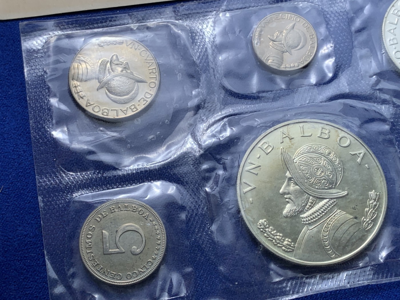 《竞宝斋》第221场-周日，周一 2场 (全场包邮) 巴拿马1968年精制套币PROOF。含2枚银币，其中1巴伯亚克朗型，27克、90银。