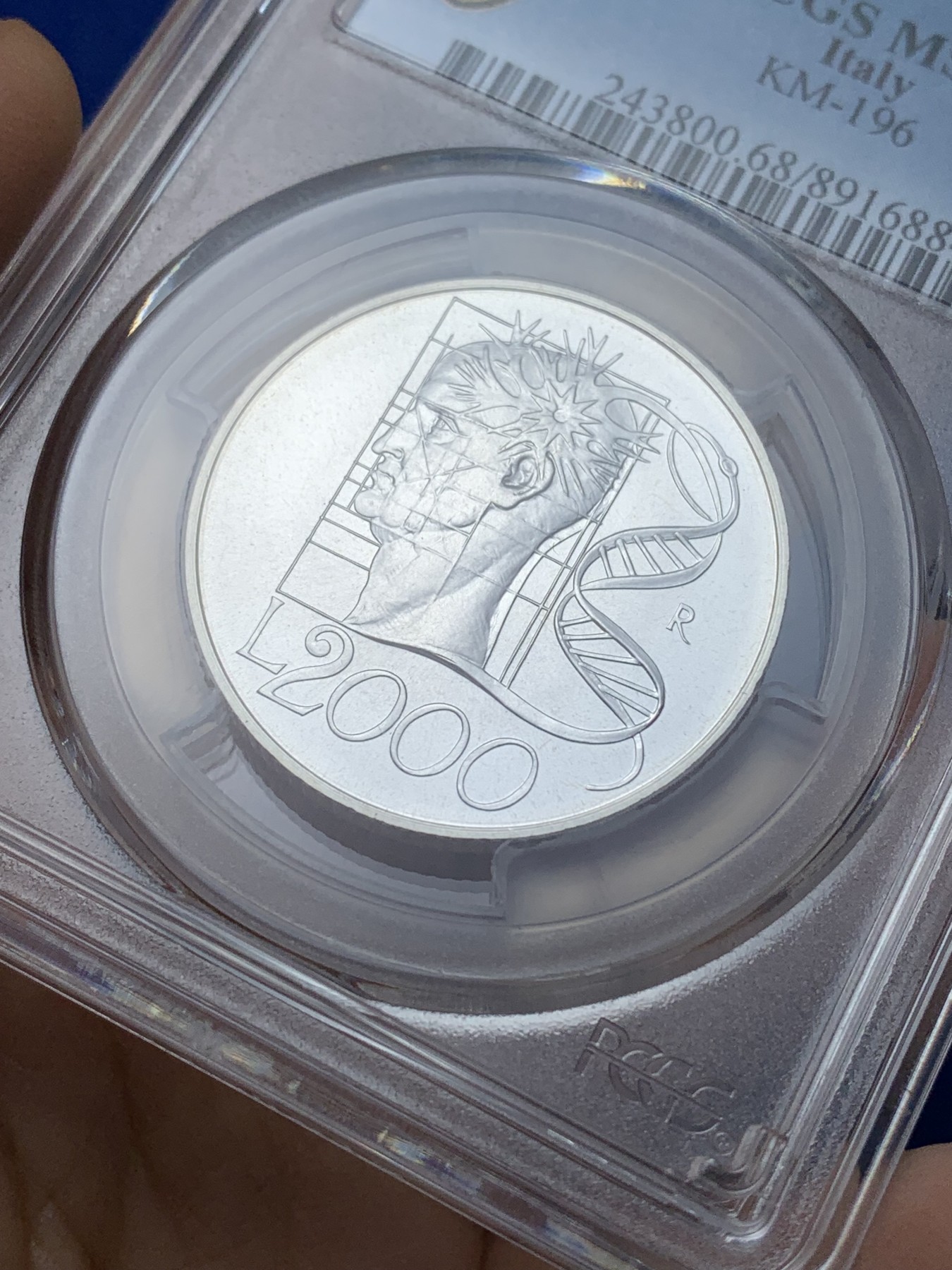 《竞宝斋》第221场-周日，周一 2场 (全场包邮) PCGS-MS68 意大利1998年基因与大脑2000里拉银币