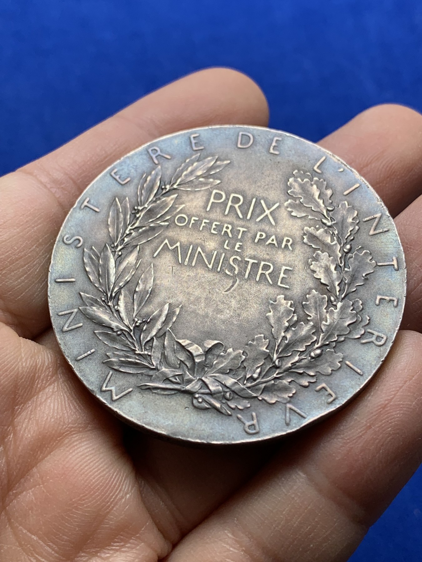 《竞宝斋》第221场-周日，周一 2场 (全场包邮) Roty戎装玛利亚内政部银章，原版原盒，大规格，直径49.6mm   重量59.7g  丰饶角银标 品相不错