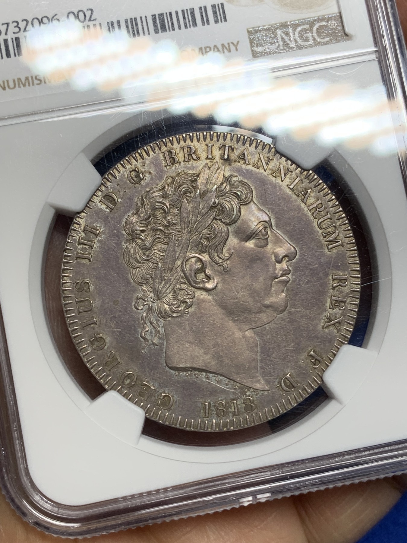 《竞宝斋》第221场-周日，周一 2场 (全场包邮) NGC-AU58 英国 1818年 乔治三世马剑1克朗大银币 紫罗兰色原始包浆 所见58分中图案细节最佳者 高点近乎无磨损