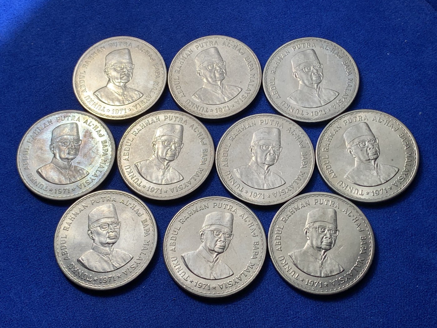 《竞宝斋》第221场-周日，周一 2场 (全场包邮) 马来西亚5吉林特纪念币10枚，单枚37mm直径大镍币，重28.8克。