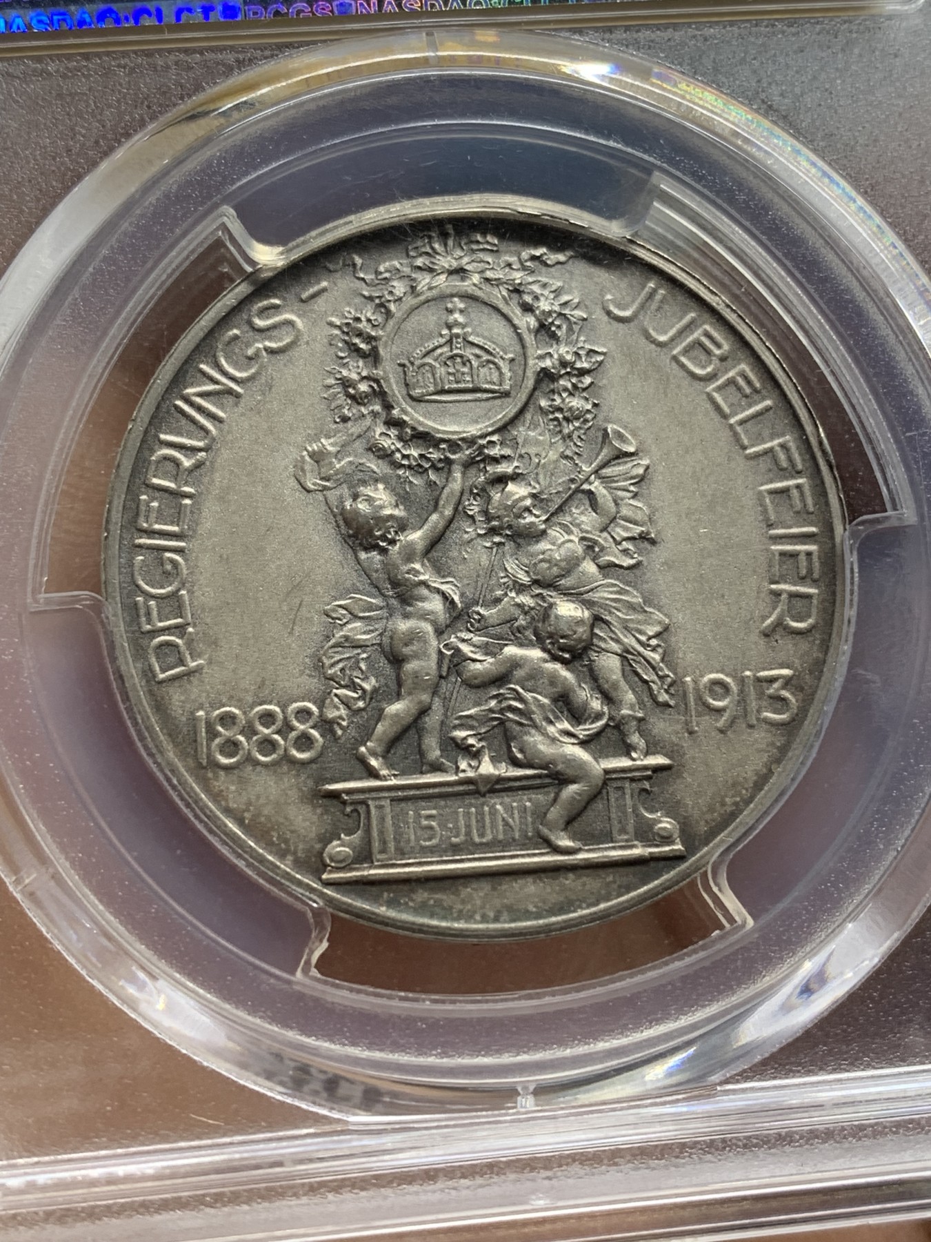 《竞宝斋》第221场-周日，周一 2场 (全场包邮) PCGS-SP64 德皇威廉二世1913加冕25周年纪念银章 带彩冠军分。背面细节极好