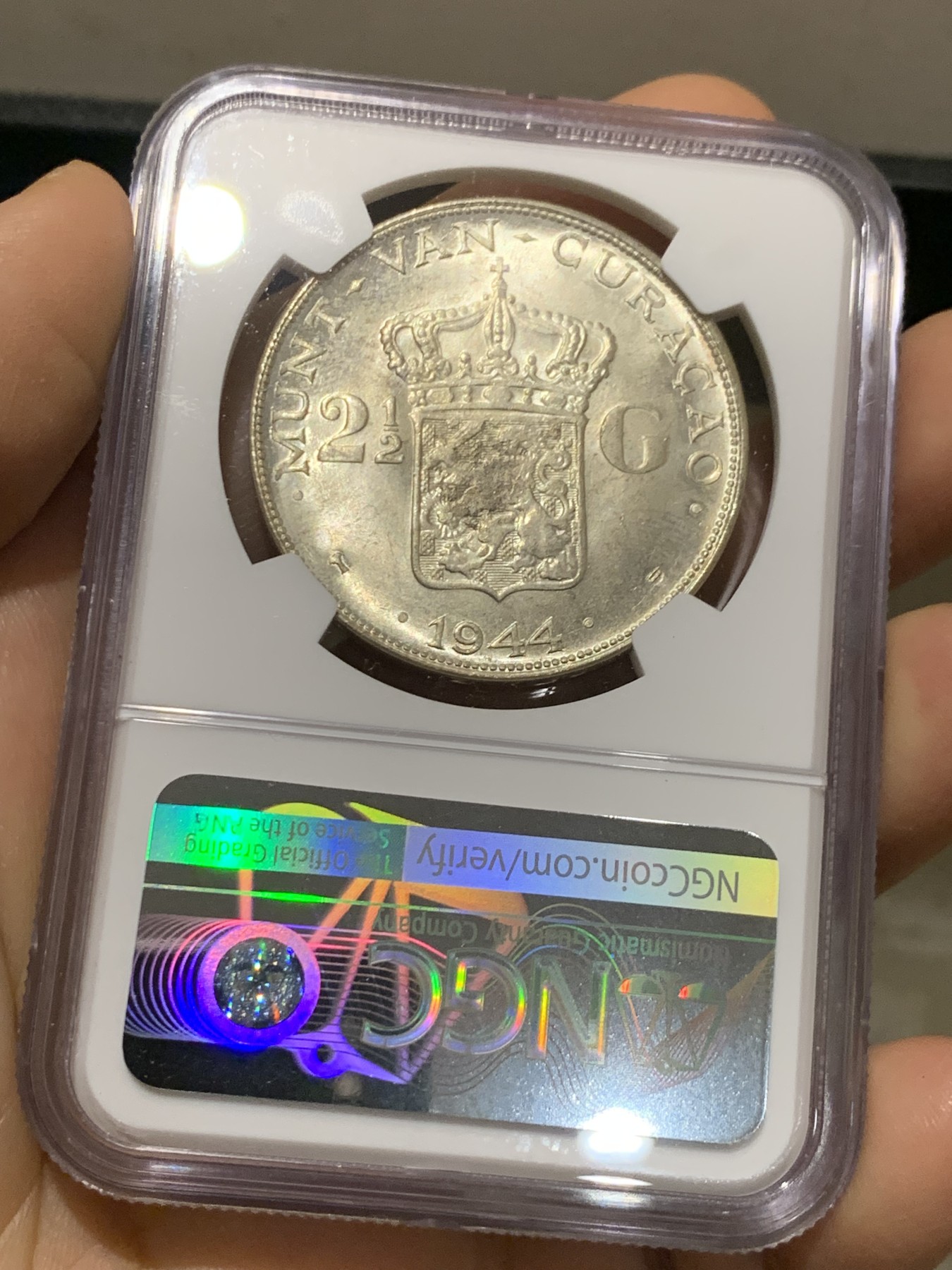 《竞宝斋》第221场-周日，周一 2场 (全场包邮) NGC MS63 荷属库拉索1944D女王威廉明娜2.5盾银币