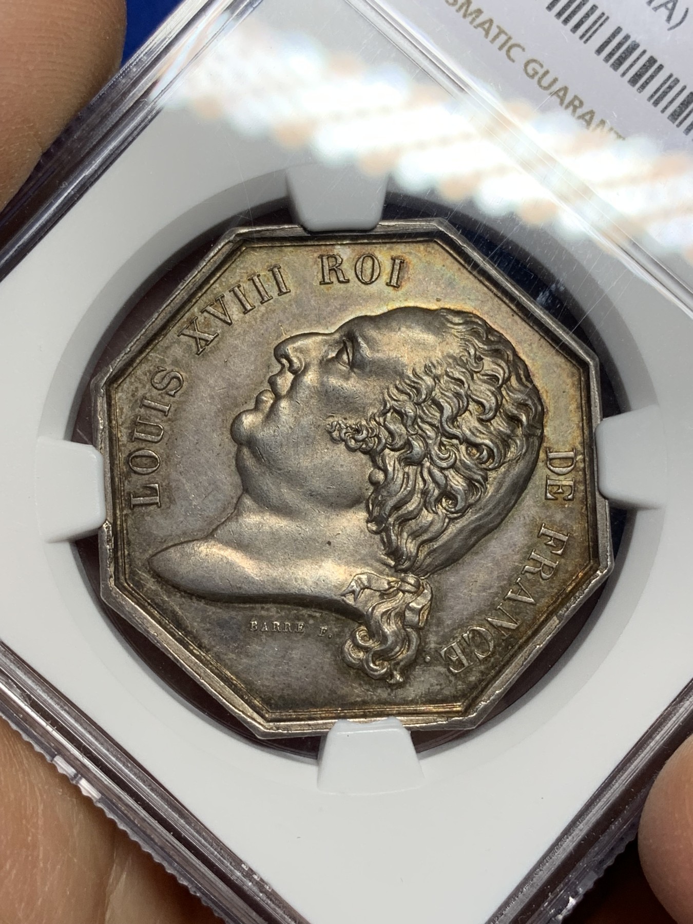 《竞宝斋》第221场-周日，周一 2场 (全场包邮) NGC MS64 法国 1818 八角银质代币，巴黎火灾保险公司，金色彩浆，极美品，块头很大