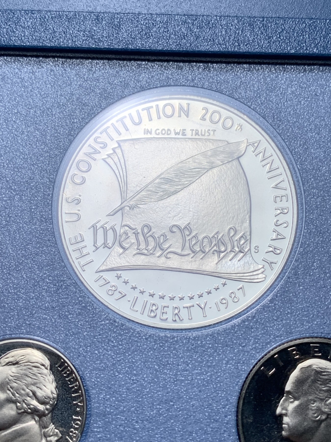 《竞宝斋》第221场-周日，周一 2场 (全场包邮) 美国1987宪法两百周年纪念精制套币 带原盒