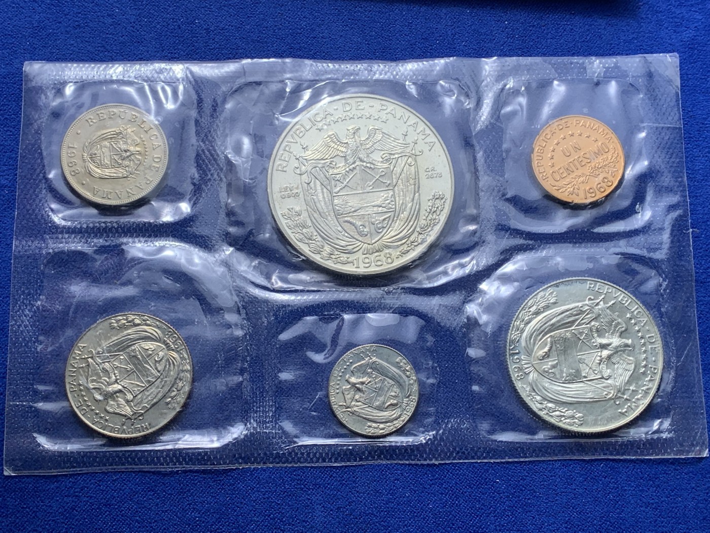《竞宝斋》第221场-周日，周一 2场 (全场包邮) 巴拿马1968年精制套币PROOF。含2枚银币，其中1巴伯亚克朗型，27克、90银。