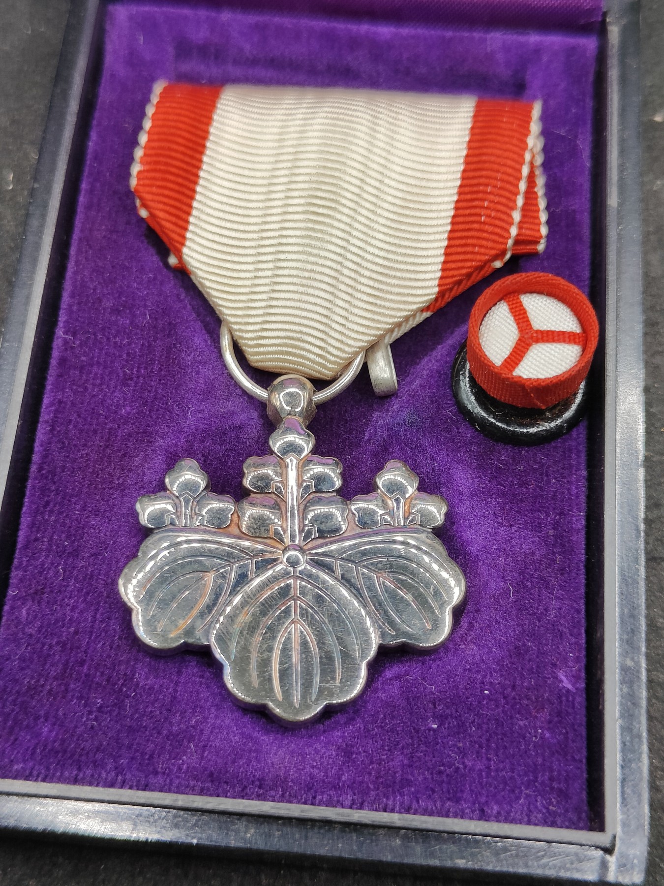 全场0元起拍 第115期 咸鱼国勋章拍卖专场 12月10日（周日）下午6：00开始 日本战后白叶章 银制带盒略