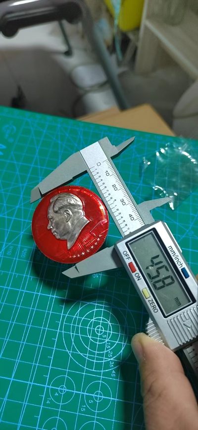 毛主席像章拍场，都是部队章 🔥🔥🔥🔥毛主席像章，45.8毫米，背面有铭文：青海省军区