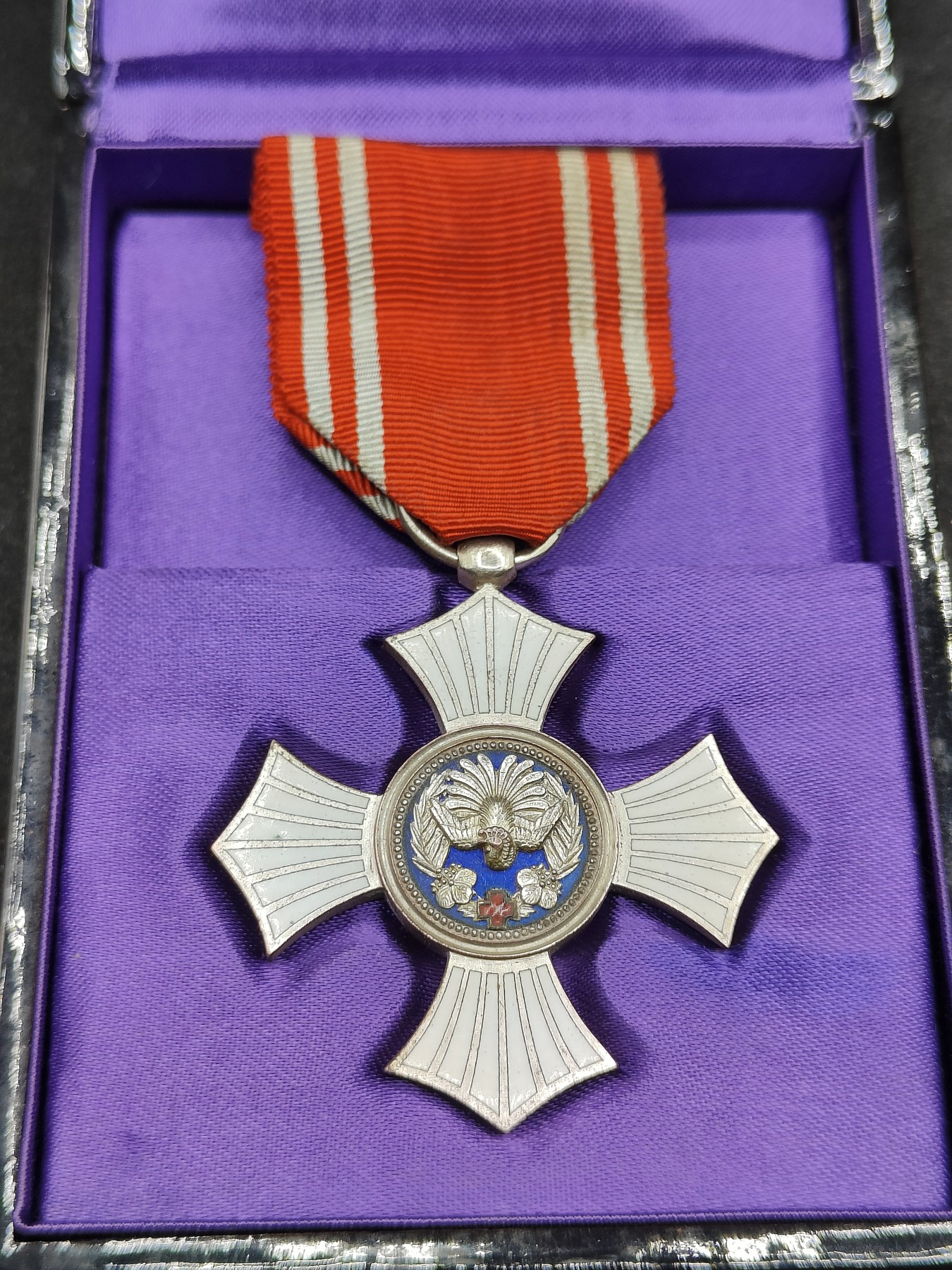 全场0元起拍 第115期 咸鱼国勋章拍卖专场 12月10日（周日）下午6：00开始 日本赤十字有功章 银制带盒