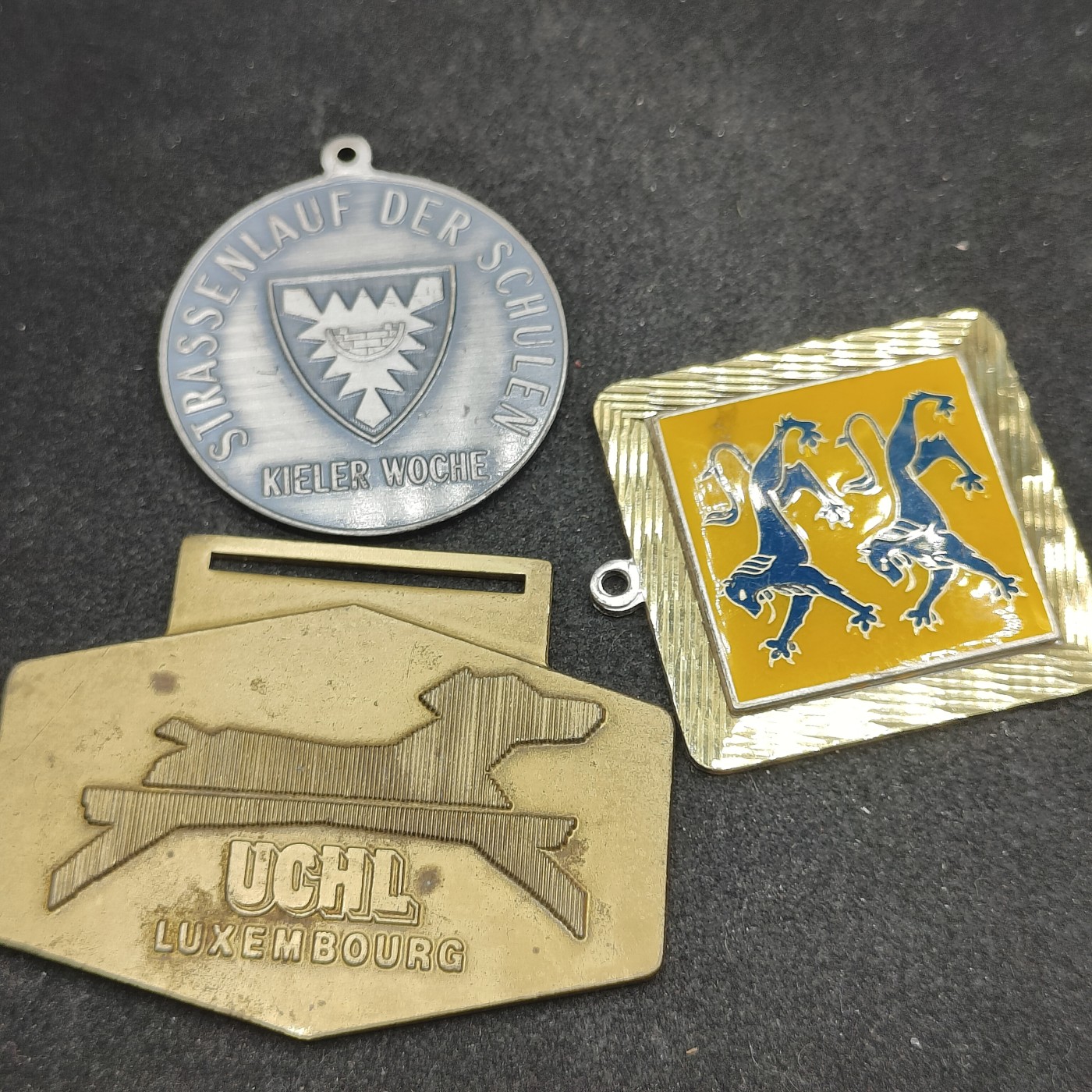 全场0元起拍 第115期 咸鱼国勋章拍卖专场 12月10日（周日）下午6：00开始 西德纪念章三个