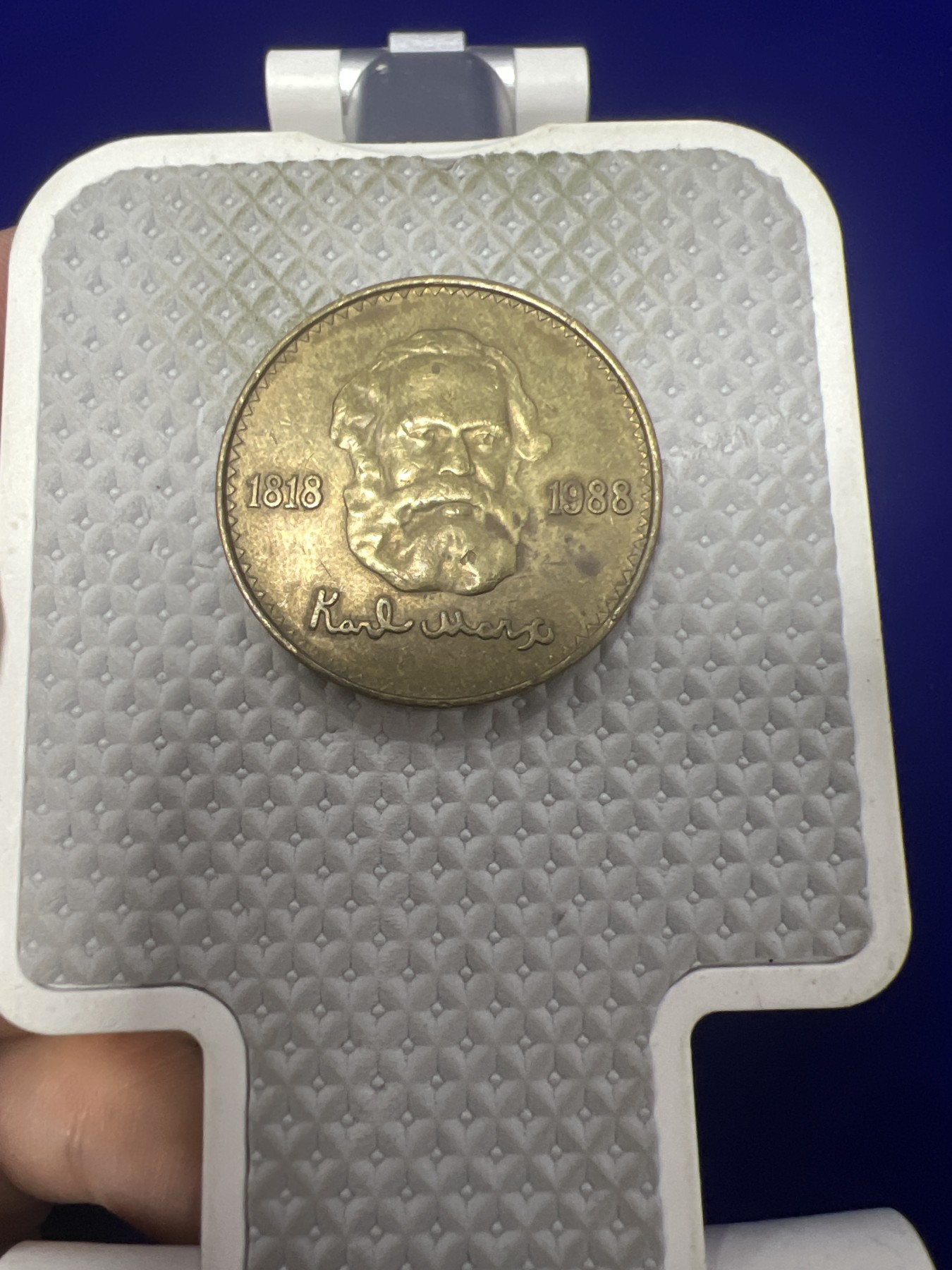 飞翔风筝第十场世界钱币 蒙古1988年1图格里克马克思诞辰170周年纪念币