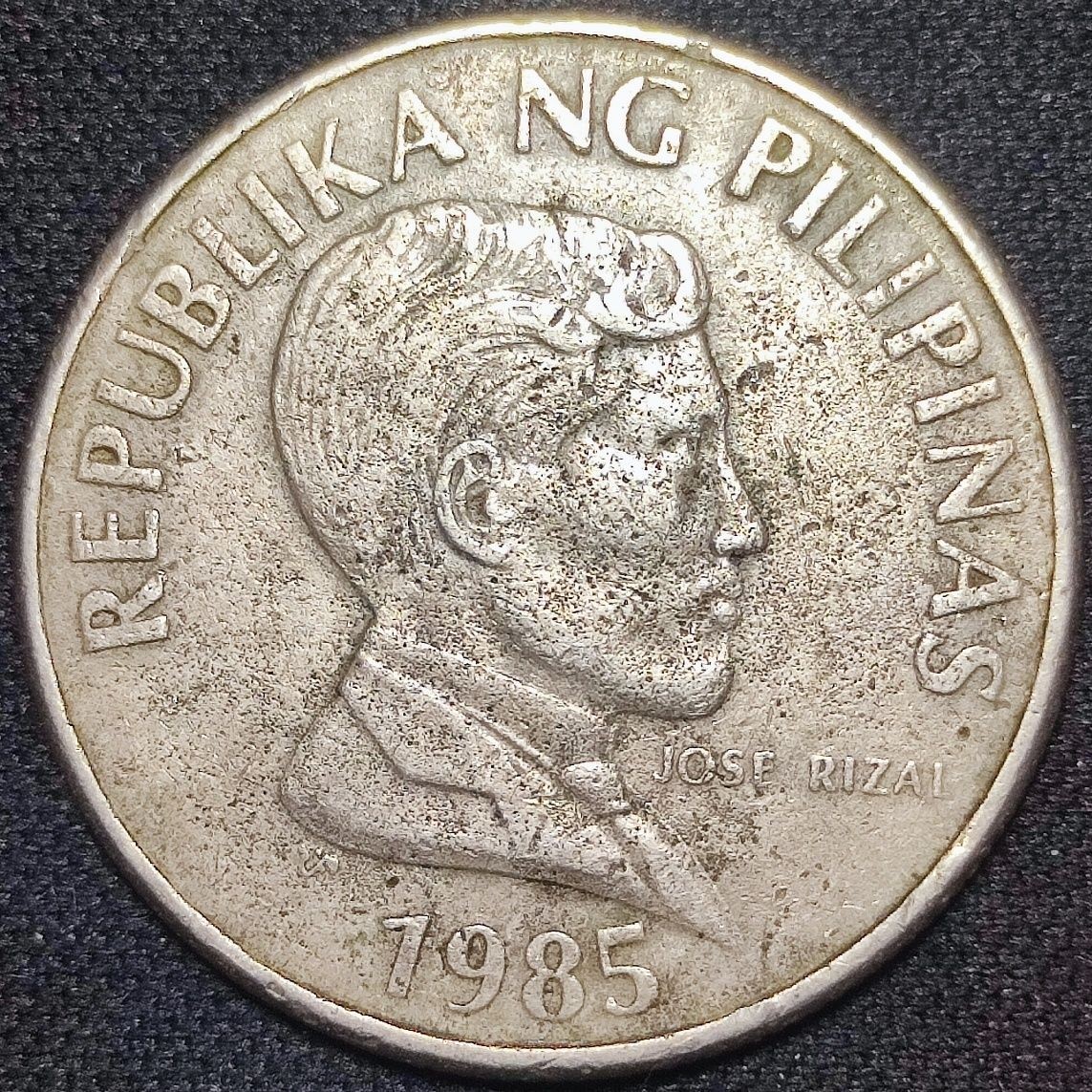 231204 菲律宾1比索铜镍币扶西·黎刹民都洛水牛28.9mm年份随机发货