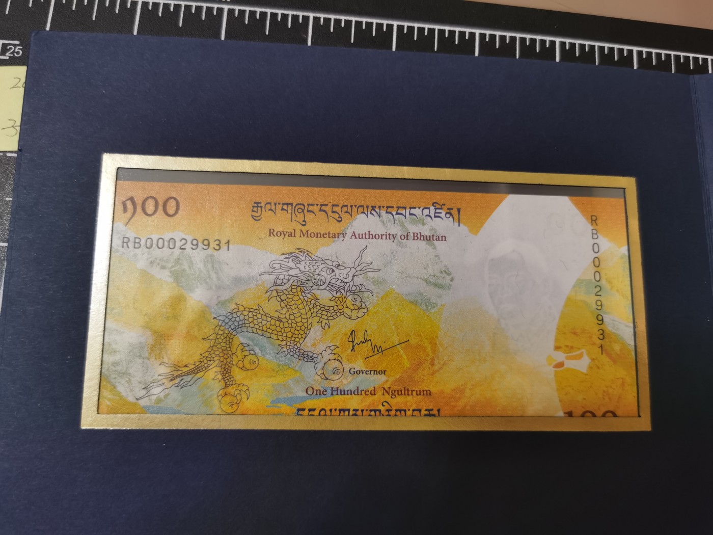 Immortal auction 纪念钞场 不丹100纪念钞2册，UNC