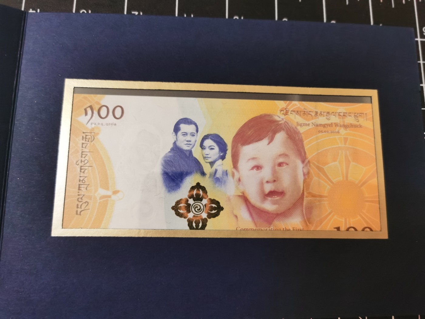 Immortal auction 纪念钞场 不丹100纪念钞2册，UNC