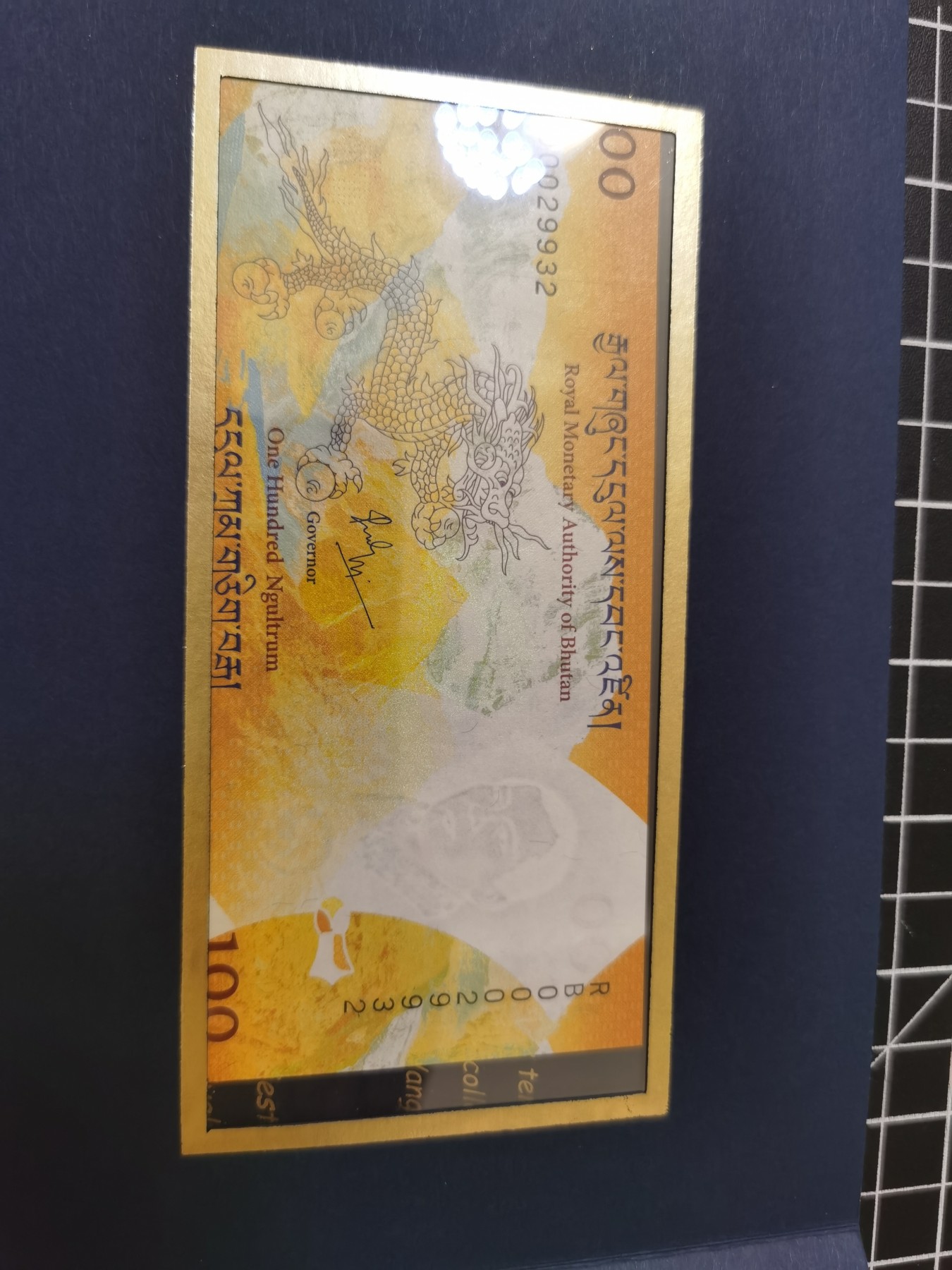 Immortal auction 纪念钞场 不丹100纪念钞2册，UNC