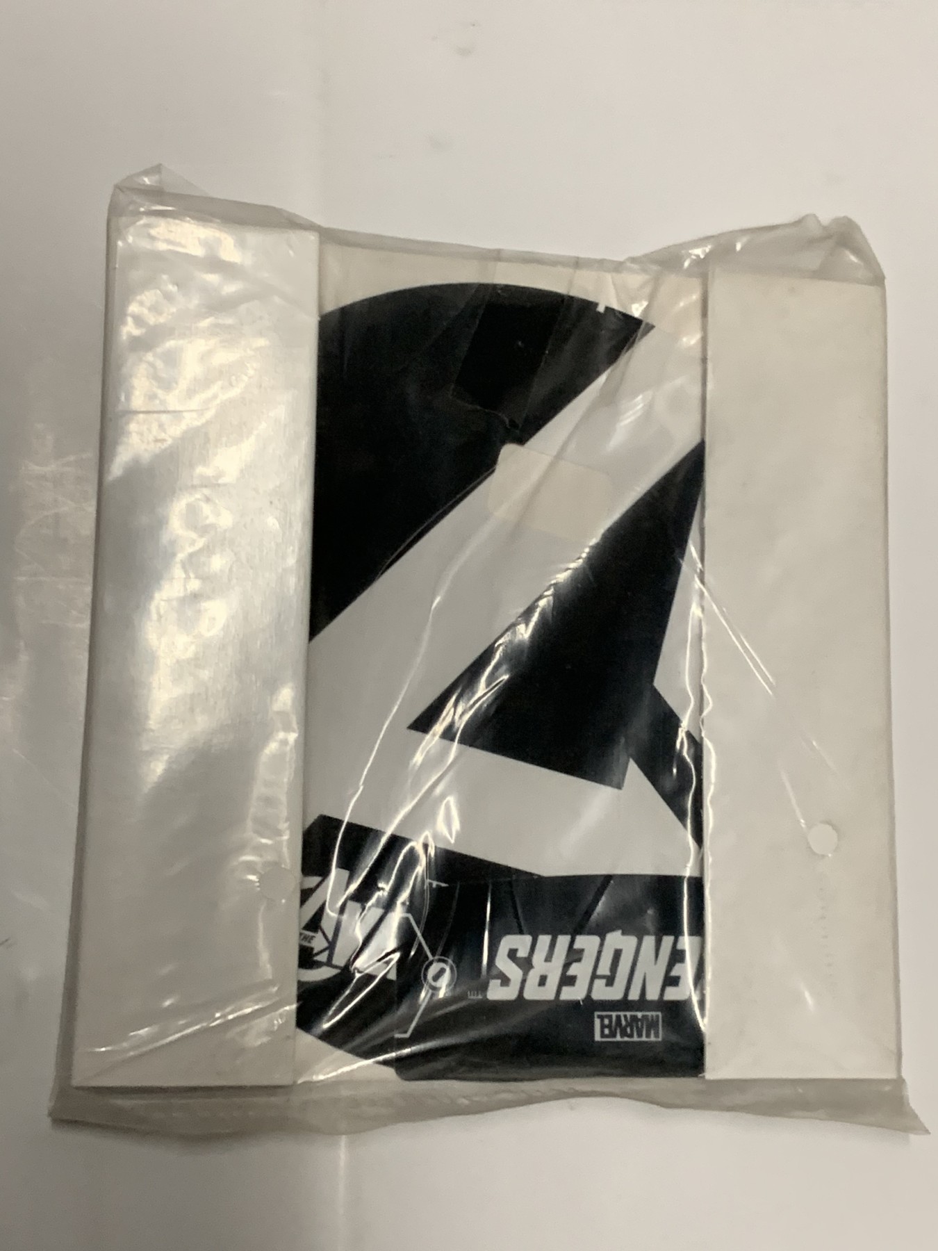 零元拍：伍佰亲笔签名演唱会宣传卡。拍中就送哈利波特笔记本，HT 复仇者联盟底座贴纸，胸章两枚