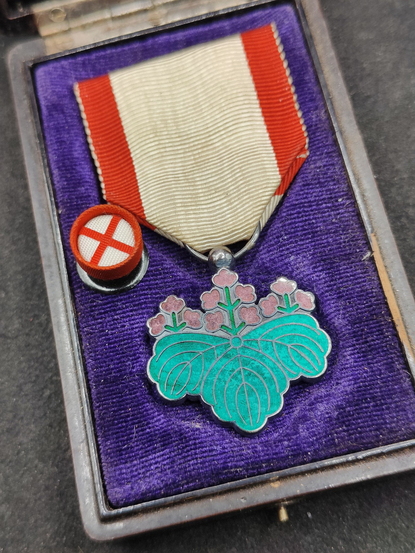 全场0元起拍 第115期 咸鱼国勋章拍卖专场 12月10日（周日）下午6：00开始 日本战时 七等青叶章 美品无损 银制带盒略