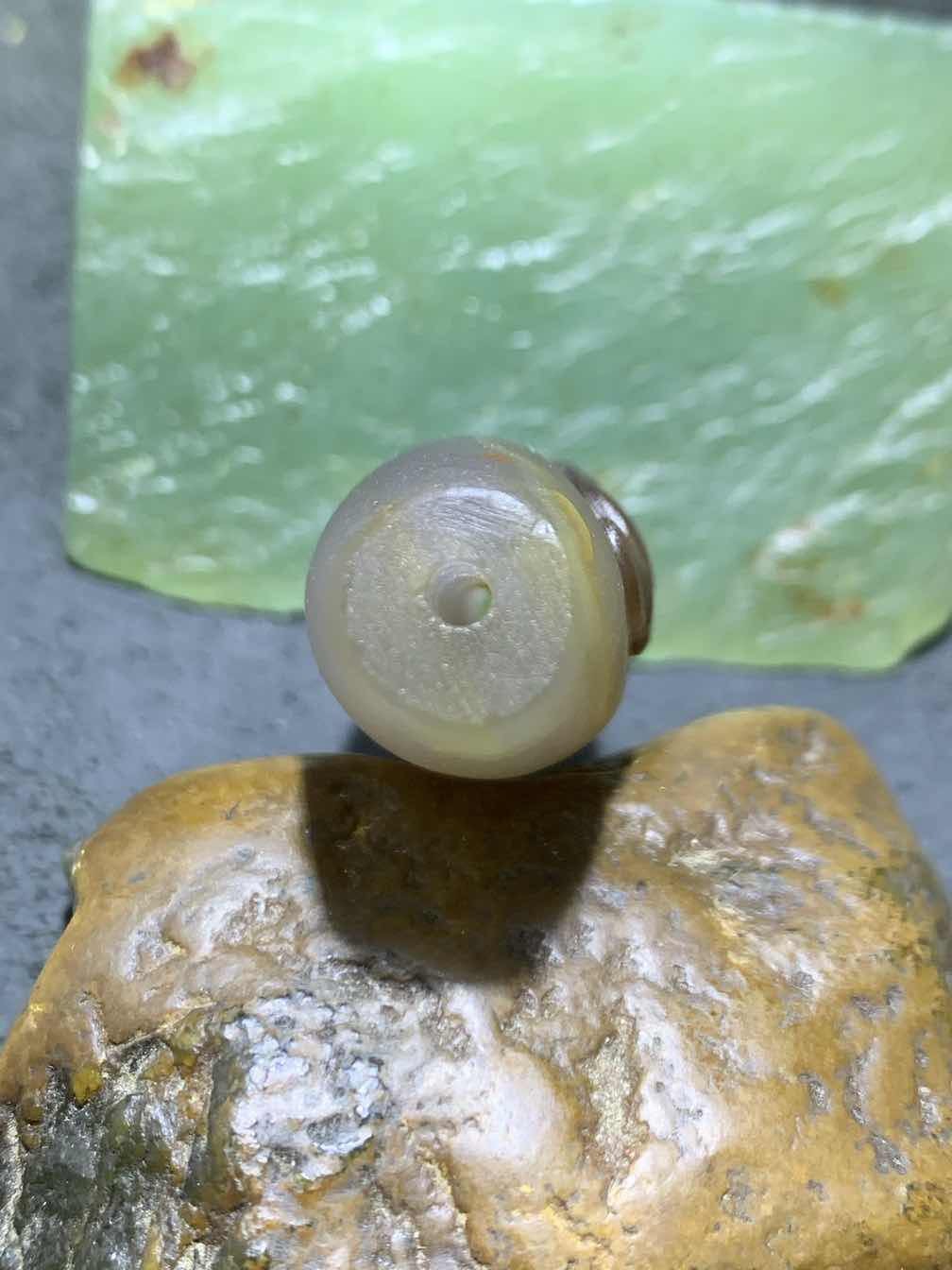 精美亚光高玉化巴西玛瑙手工俏色巧雕蝙蝠随形大桶珠一个！