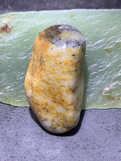 精美和田玉青花洒金皮独籽一颗， - 精美和田玉青花洒金皮独籽一颗，