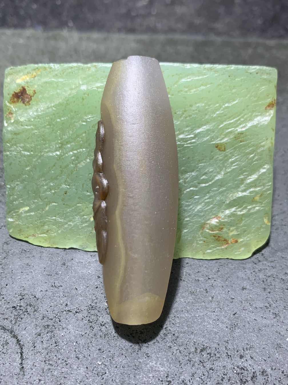 精美亚光高玉化巴西玛瑙手工俏色巧雕蝙蝠随形大桶珠一个！