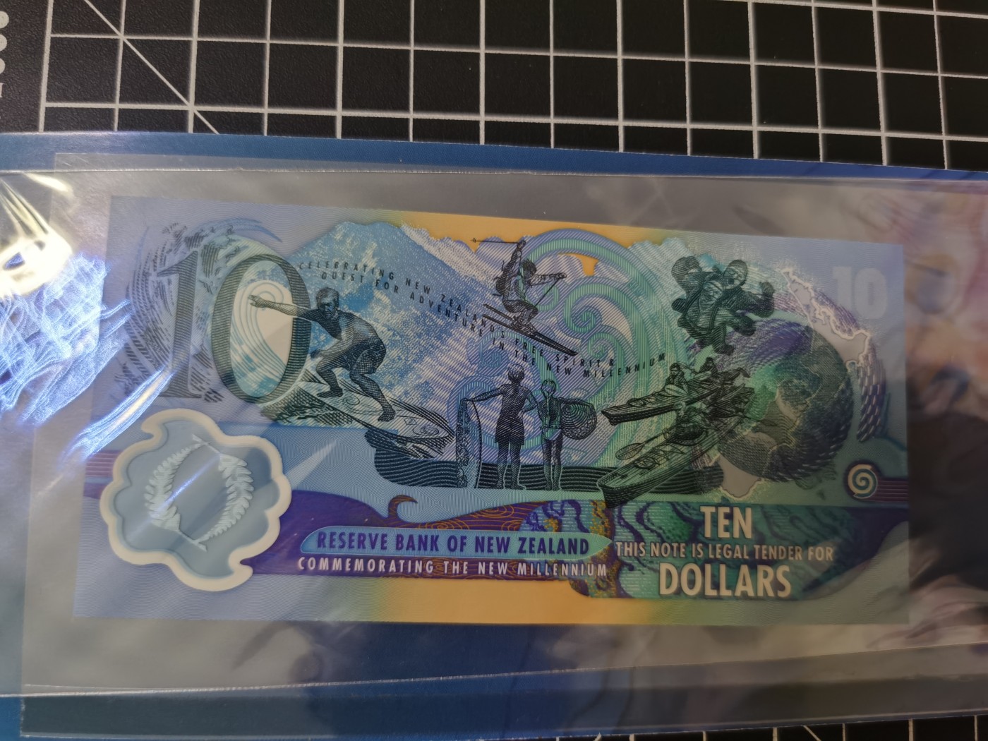 Immortal auction 纪念钞场 新西兰2000年纪念钞（红字），Unc带册