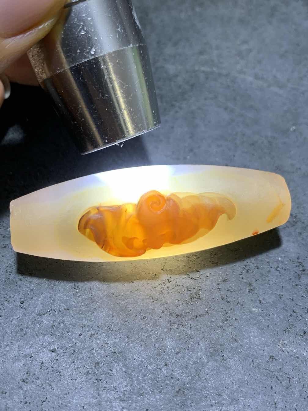 精美亚光高玉化巴西玛瑙手工俏色巧雕蝙蝠随形大桶珠一个！