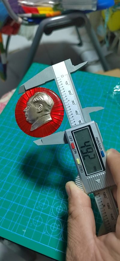 毛主席像章拍场，都是部队章 🔥🔥🔥🔥毛主席像章，49.2毫米，背面有铭文：济字二五O部队革委会 