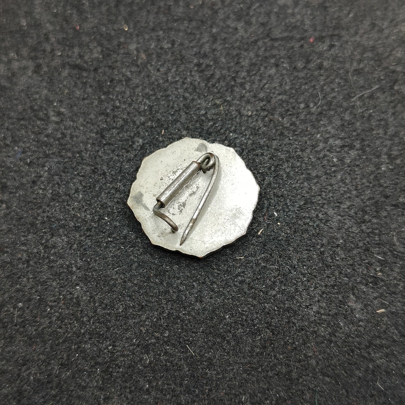 全场0元起拍 第115期 咸鱼国勋章拍卖专场 12月10日（周日）下午6：00开始 日本福冈珐琅徽章