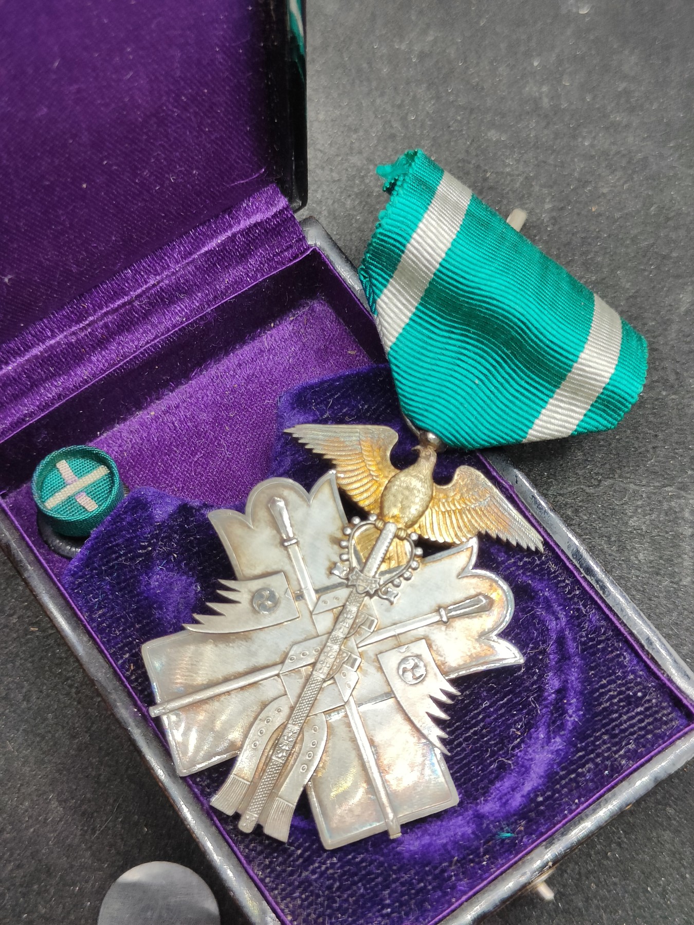 全场0元起拍 第115期 咸鱼国勋章拍卖专场 12月10日（周日）下午6：00开始 日本七级金鸱章 银制带盒略