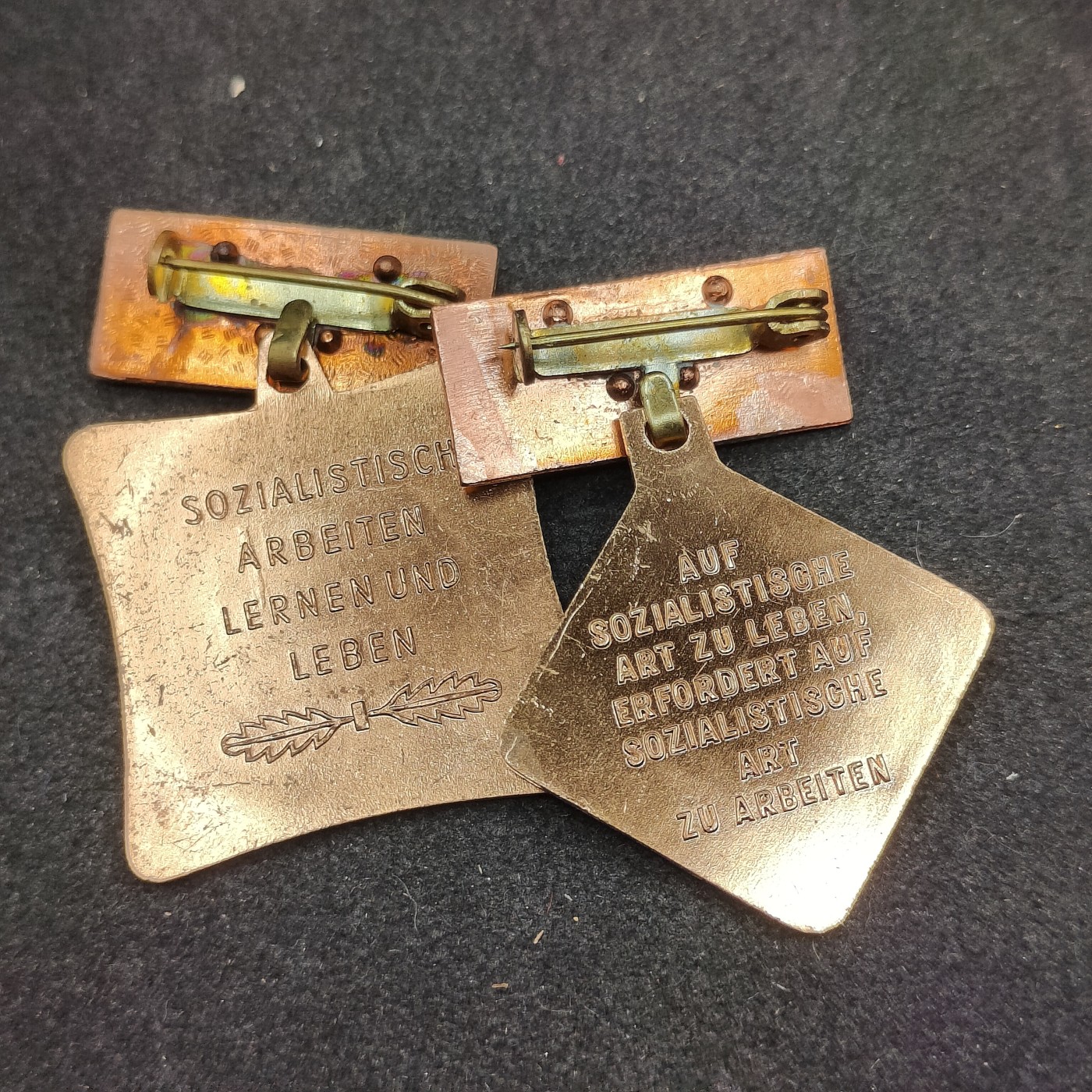 全场0元起拍 第115期 咸鱼国勋章拍卖专场 12月10日（周日）下午6：00开始 东德劳动奖章两个