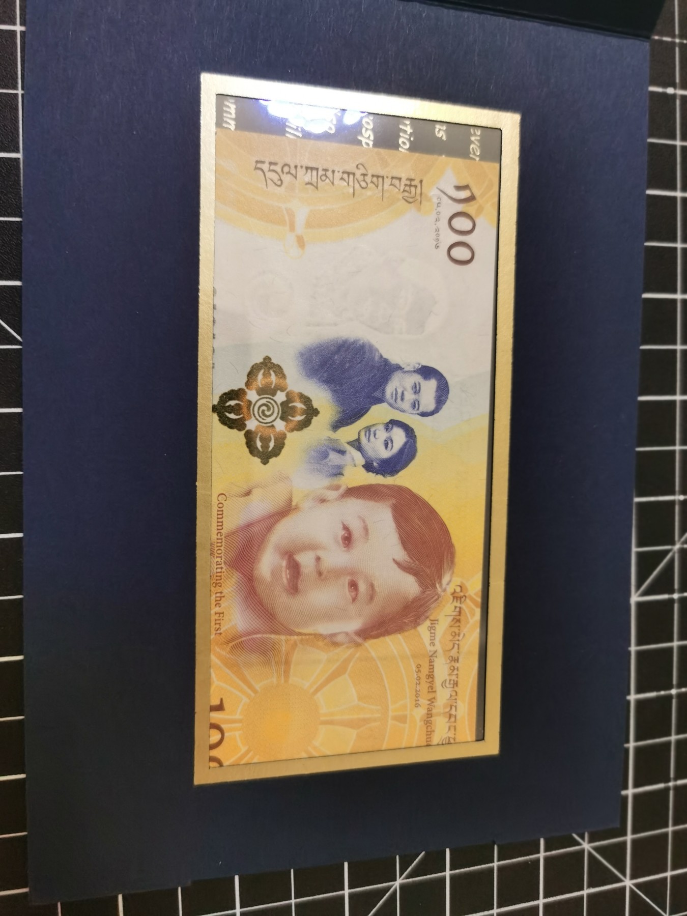 Immortal auction 纪念钞场 不丹100纪念钞2册，UNC