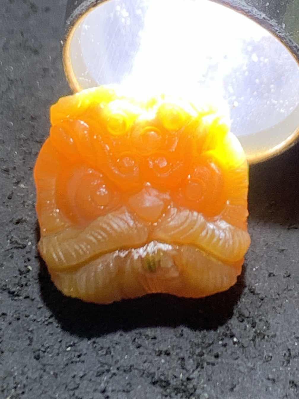 精美亚光高玉化战国红玛瑙手工雕刻醒狮小珠子（吊坠）一个！