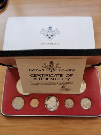 道一币馆币章第二十四场 （周一周二出差，最快周四发） - 原盒证 英属开曼群岛1975年精制套币 含银币四枚