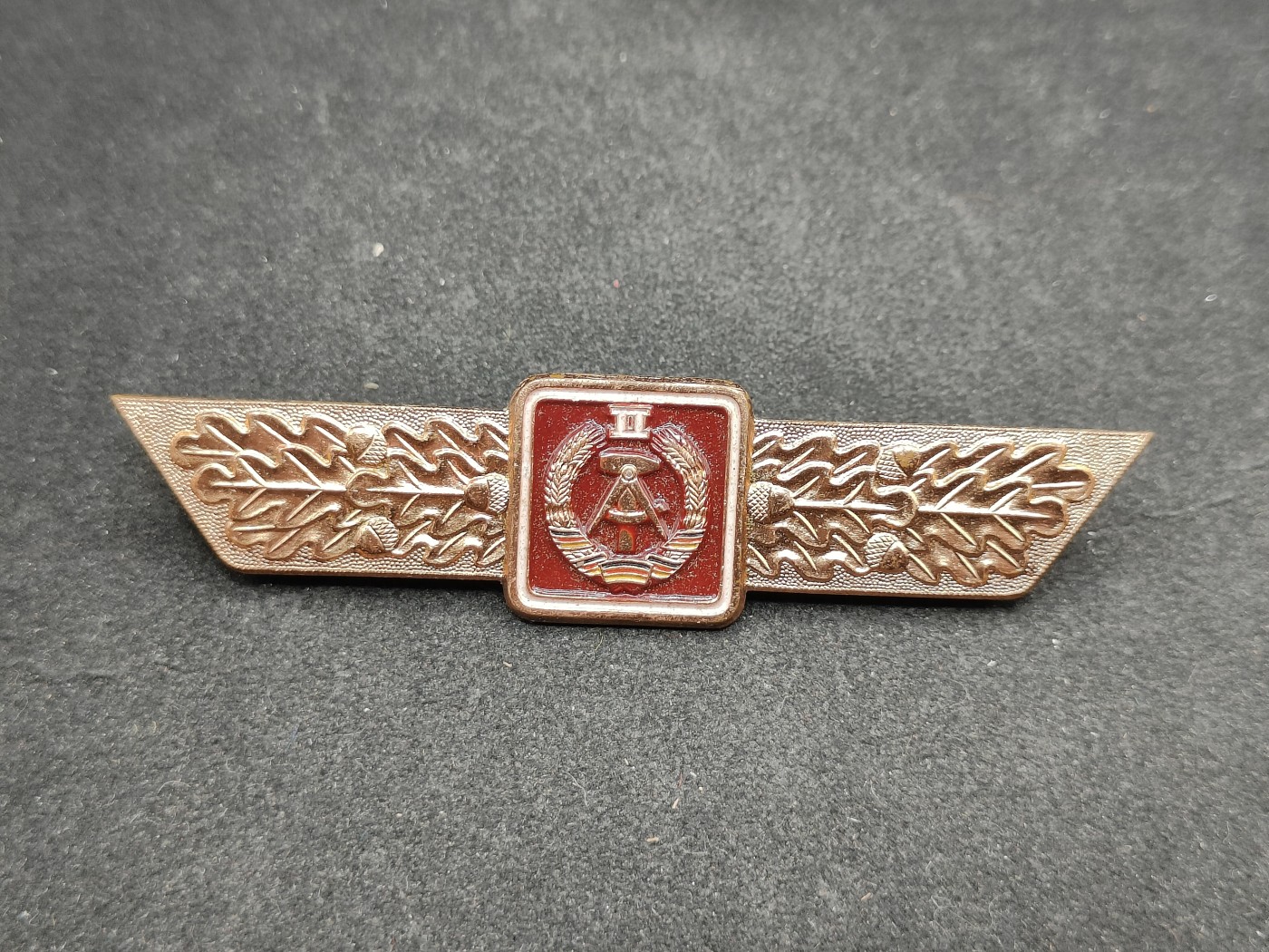 全场0元起拍 第115期 咸鱼国勋章拍卖专场 12月10日（周日）下午6：00开始 东德中期 63版技能章