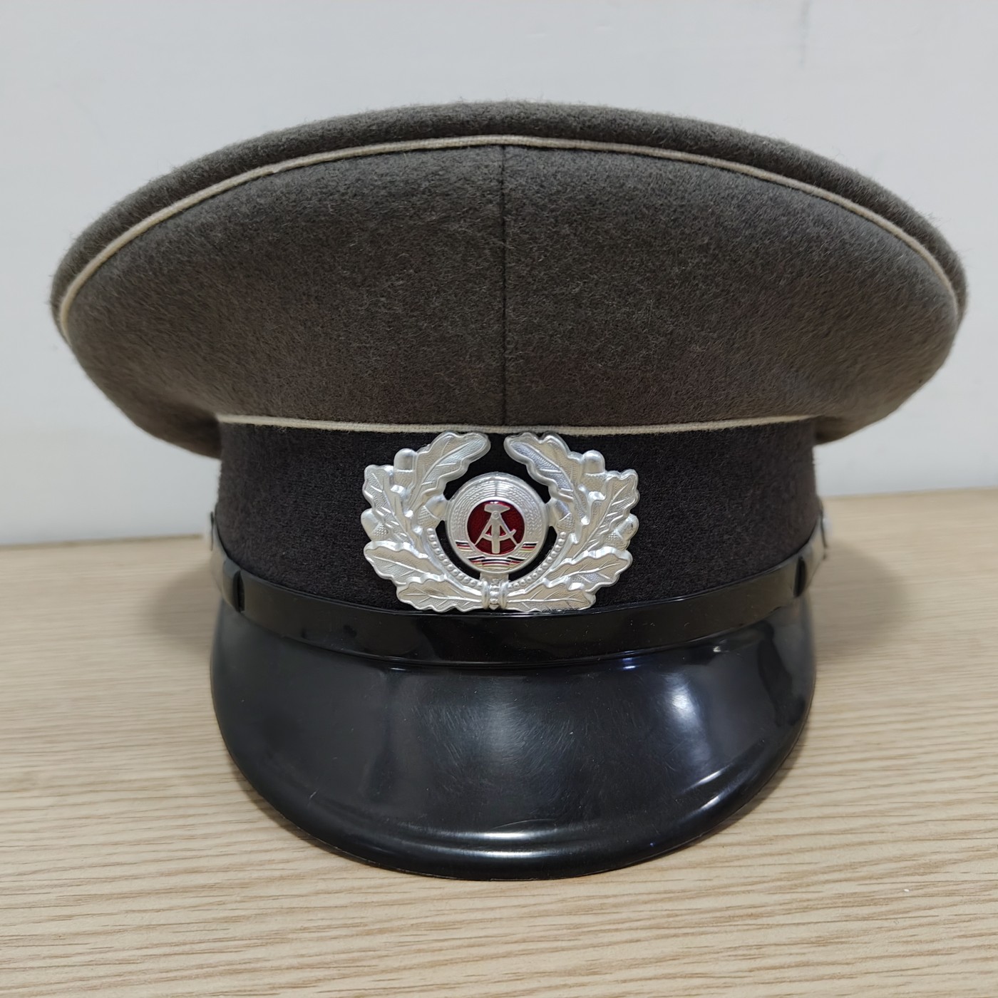 全场0元起拍 第115期 咸鱼国勋章拍卖专场 12月10日（周日）下午6：00开始 东德陆军士官/兵大檐帽 57CM