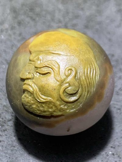 精美冰飘亚光战国红玛瑙手工雕刻达摩祖师，佛字圆珠一个， - 精美冰飘亚光战国红玛瑙手工雕刻达摩祖师，佛字圆珠一个，