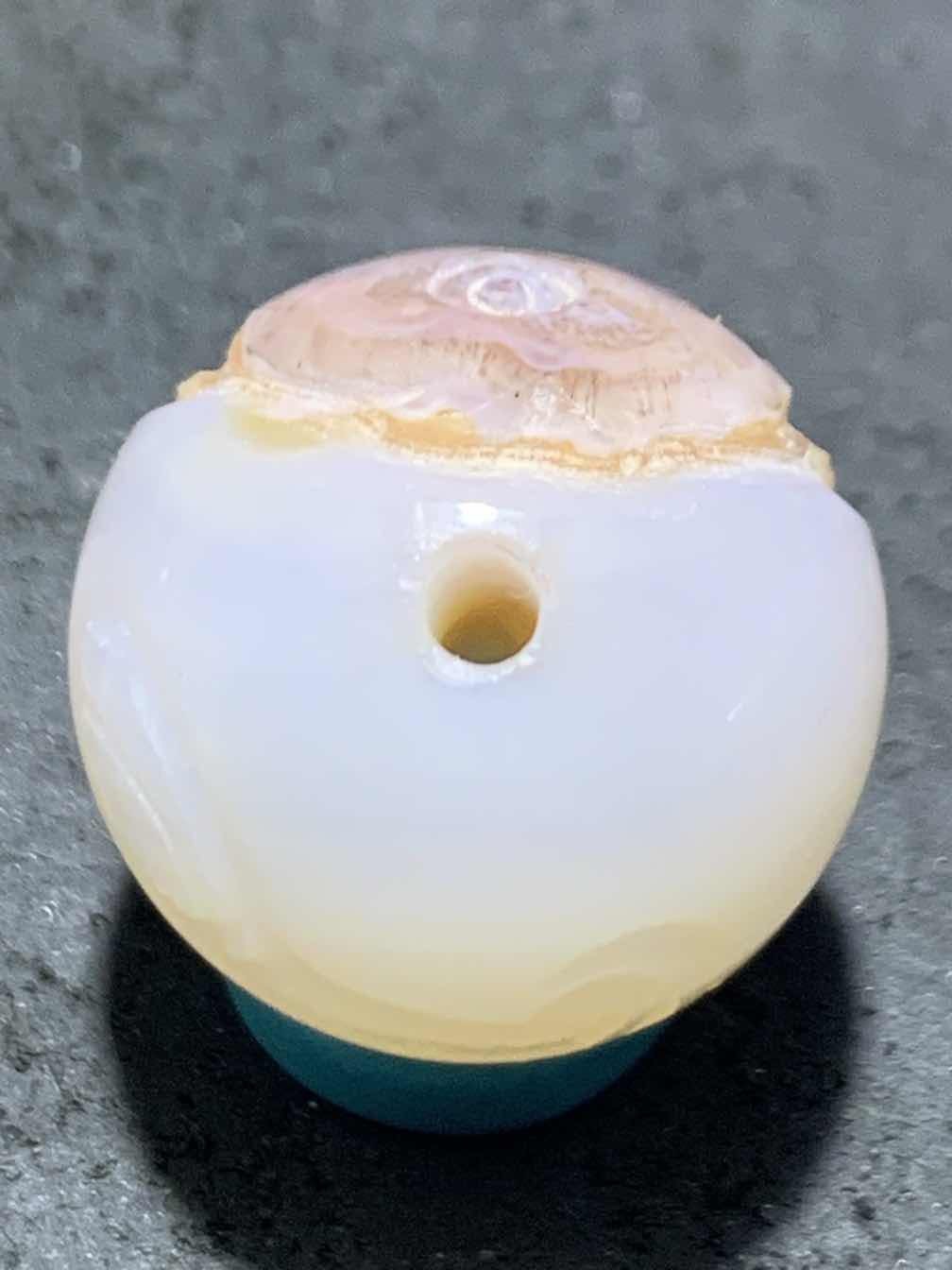 精美高玉化亚光海洋玉髓手工俏色巧雕红鲤鱼，莲花意境圆珠一个！