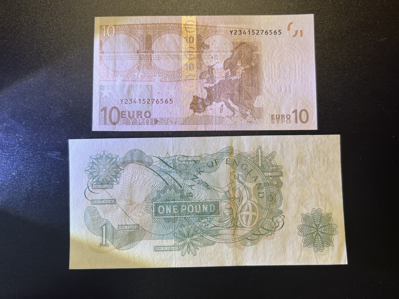 🌗乐淘淘世界纸币拍卖 第32期 🌓 欧盟2002年二签10欧 英国C序列1英镑 品相如图