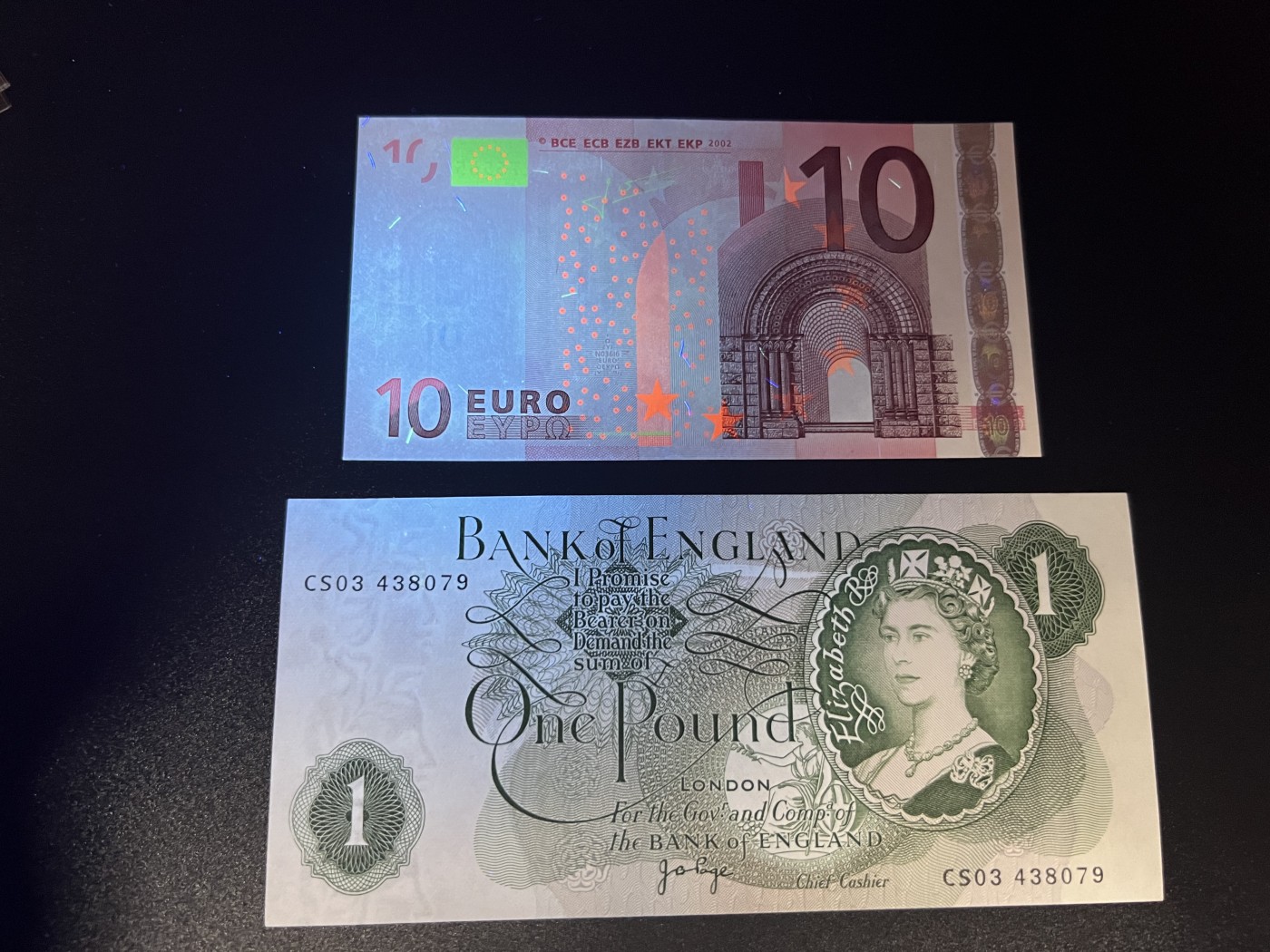 🌗乐淘淘世界纸币拍卖 第32期 🌓 欧盟2002年二签10欧 英国C序列1英镑 品相如图