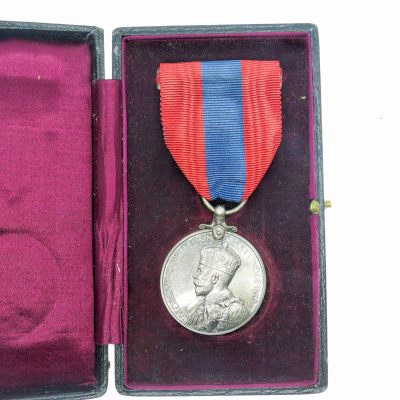 勋章奖章交易所12月9日拍卖 - 英国帝国服务奖章，银质原盒，乔治五世加冕冠版