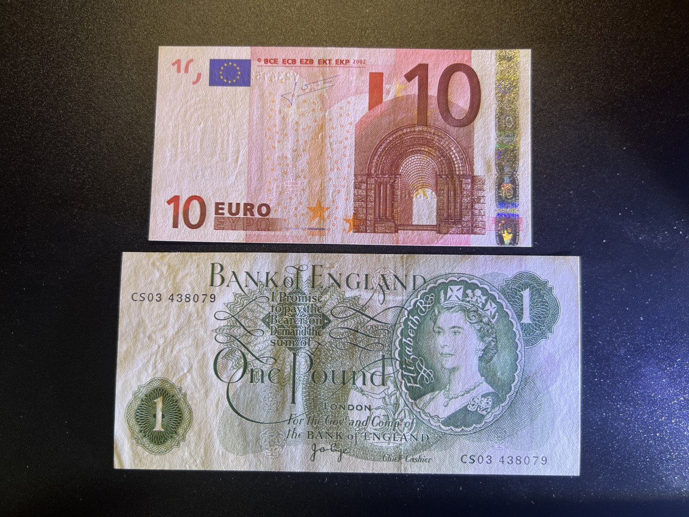 🌗乐淘淘世界纸币拍卖 第32期 🌓 欧盟2002年二签10欧 英国C序列1英镑 品相如图